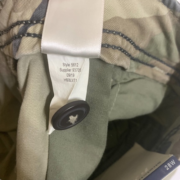 AERO Camouflage Stretch Cargo Shorts Men Size 28W NWT Inseam 9.5” - Picture 8 of 8